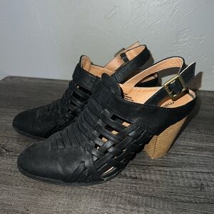 Maurice’s black suede close toe heels 10